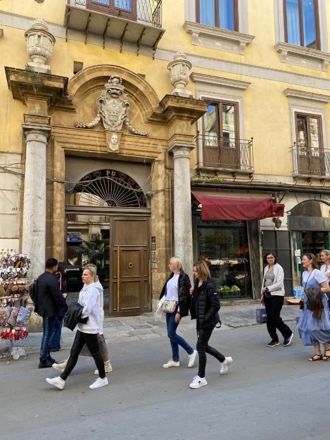 Pia'S Home In Pieno Centro Storico パレルモ エクステリア 写真