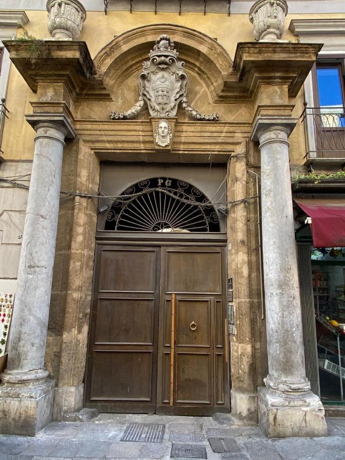 Pia'S Home In Pieno Centro Storico パレルモ エクステリア 写真