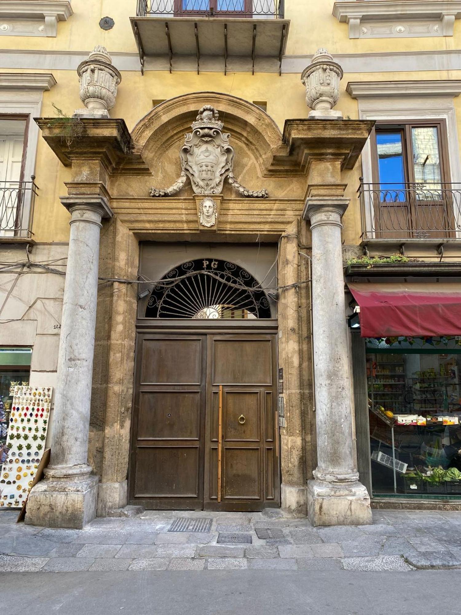Pia'S Home In Pieno Centro Storico パレルモ エクステリア 写真